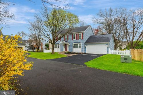 3106 Hannahs Pond Ln, Herndon, VA 20171-2253