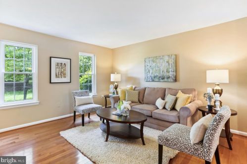 11972 Sentinel Point Ct, Herndon, VA 20191-4822