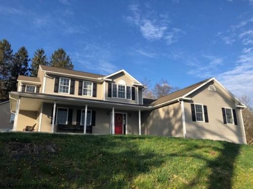 901 Marion Ave, White Hall, WV 26554-2358