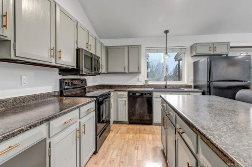 8022 Hinsdale Pl, Englewood CO  80112-1829 exterior