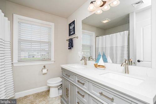 455 Greenhedge Dr, Lancaster PA  17603-7907 exterior