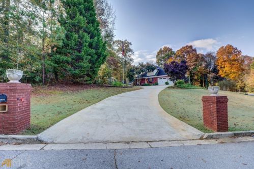 2381 Stedman Ln, Conyers GA  30094-4762 exterior