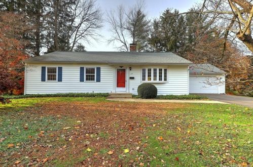 195 Edwards Rd, Cheshire, CT 06410-2705