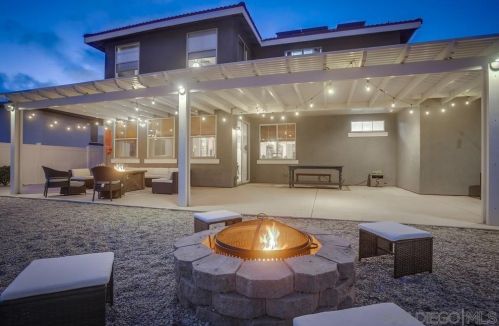 5057 Bella Collina St, Oceanside CA  92056-1924 exterior