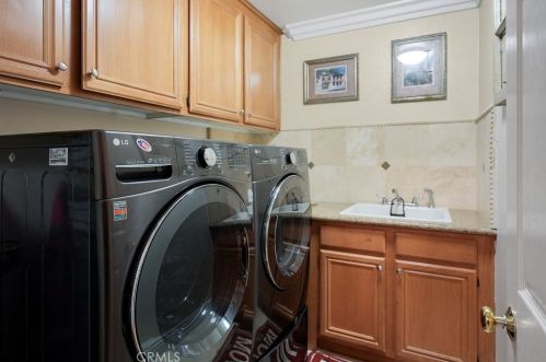 11364 Pondhurst Way, Riverside CA  92505-3471 exterior