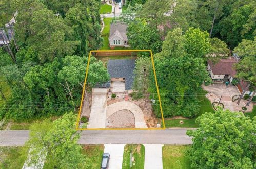 8 Hanover Ln, Conroe, TX 77304-1119