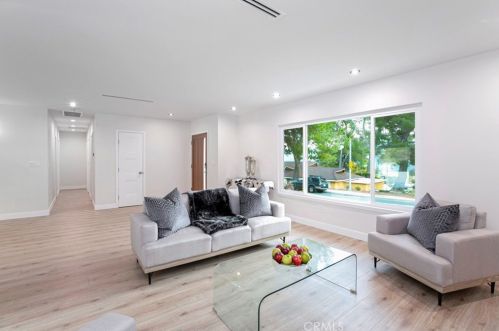 3579 Pontiac St, Glendale CA  91214-1822 exterior