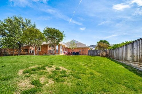 2300 Manchester Ct, Carrollton TX exterior