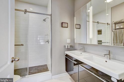 1333 Howard St, Philadelphia PA 19122-3209 exterior