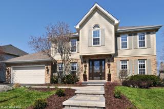 2125 University Dr, Naperville, IL 60565-3479