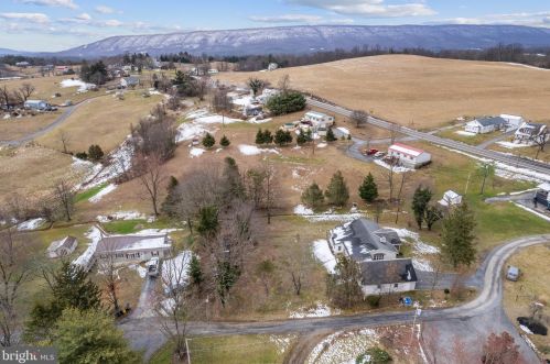 48 Calvin Unger Ln, Berkeley Springs WV 25411-5181 exterior