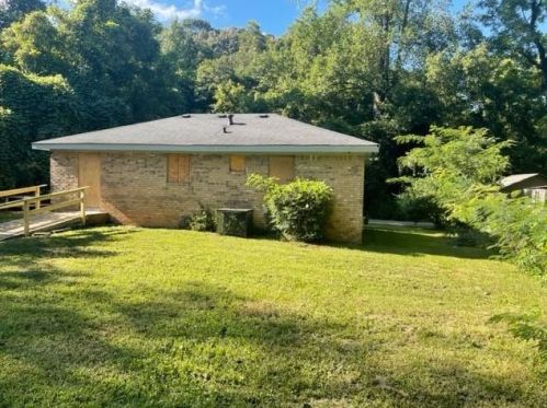 2428 Dupree Ave, Atlanta GA  30318-4756 exterior