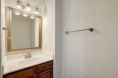 400 Masonwood Dr, Uhland TX 78640-4609 exterior