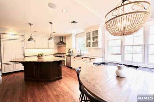 225 Waiku Rd, Ridgewood, NJ 07450-2351