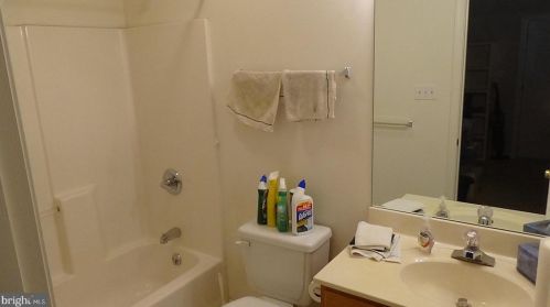 5 Courtyard Dr, Carlisle, PA 17013-1393