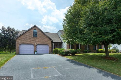 2616 Standardbred Dr, Lancaster PA  17603-4161 exterior