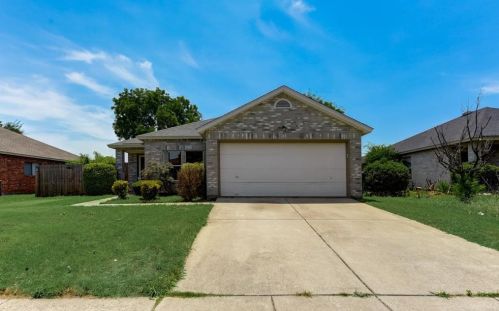 636 Capricorn St, Cedar Hill, TX 75104-8108