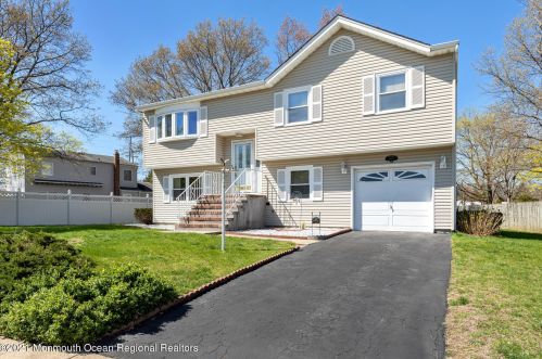 3 Croman Ct, Hazlet, NJ 07730-2018