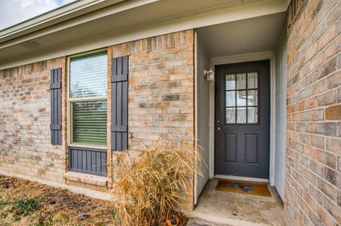 6005 Kary Lynn Dr, Fort Worth TX  76148-1634 exterior