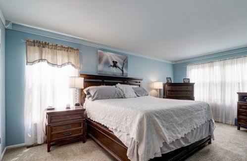 649 Sunrise Ct, Carol Stream IL  60188-1683 exterior