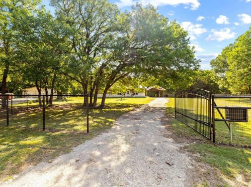 201 Bluebonnet Ct, Fort Worth TX  76035-5861 exterior