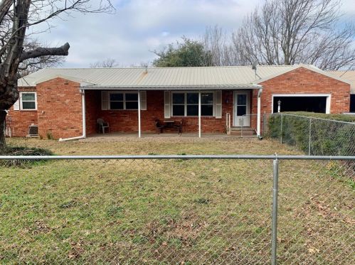 201 Sherman St, Nocona TX 76255-2732 exterior