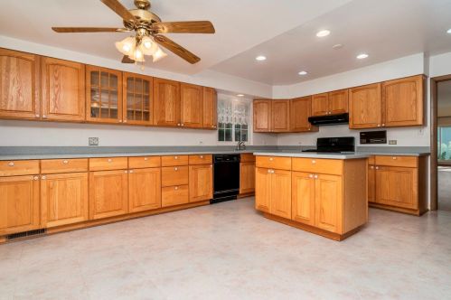 122 Linden Ave, Elmhurst, IL 60126-3605