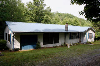 350 Rooster Town Rd, Cosby, TN 37722-2328