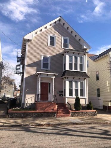 47 Alton St, Providence, RI 02908-4604