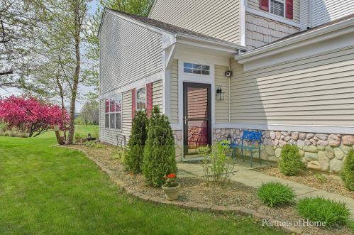558 Pinebrook Dr, Lemont, IL 60490-3121
