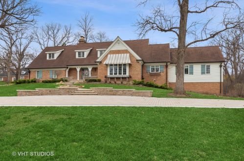 210 Firth Rd, Palatine, IL 60067-4608