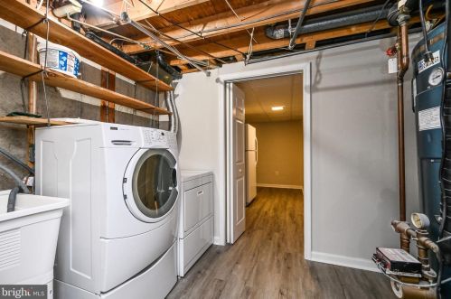 5074 Queens Wood Dr, Springfield VA  22015-1530 exterior