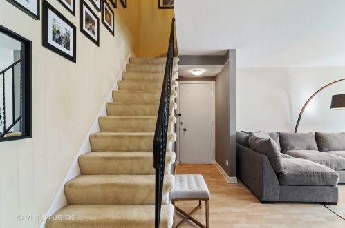10 Lillian Ave, Arlington Hts, IL 60004-3860