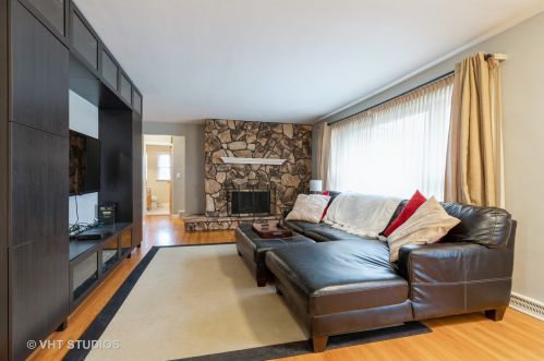 321 Russel St, Mount Prospect, IL 60056-2446