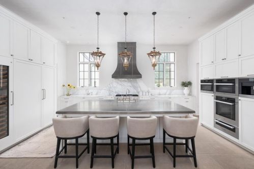 3994 Emma Ln, Atlanta GA  30342-3835 exterior