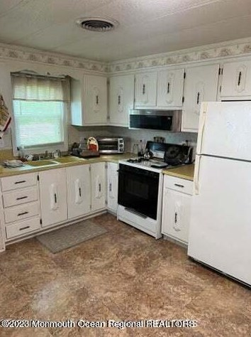 533 James St, East Freehold NJ  07728-3412 exterior