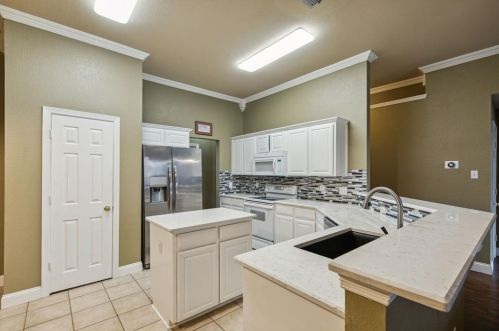 6924 Laurel Canyon Ter, Fort Worth, TX 76132-3566