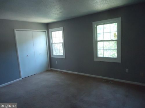 3056 Choctaw Ridge Ct, Woodbridge VA  22192-1822 exterior