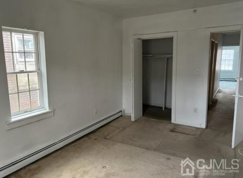 513 Stuyvesant Ave, Trenton NJ  08618-4123 exterior