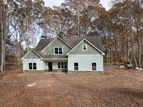39 White Plains Church Rd, Jefferson, GA 30549-0062