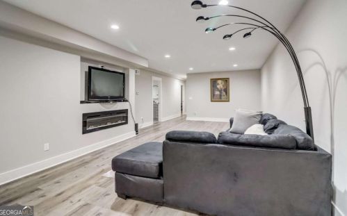 740 Moores Mill Rd, Atlanta GA  30327-1561 exterior