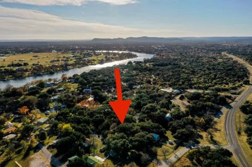 107 Red Bird, Lakeside Heights, TX 78639-4005