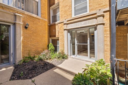 4608 Monticello Ave, Chicago, IL 60625-5806