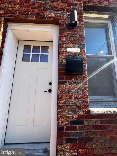 1435 Juniper St, Philadelphia PA 19147-4924 exterior