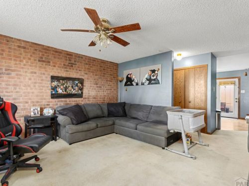 2101 Chatalet Ln, Pueblo, CO 81005-2606