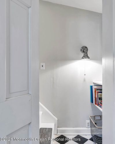 4 Marvin Rd, Middletown NJ 07748-2814 exterior