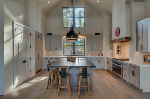377 James Mciver, Truckee CA  96161-5176 exterior