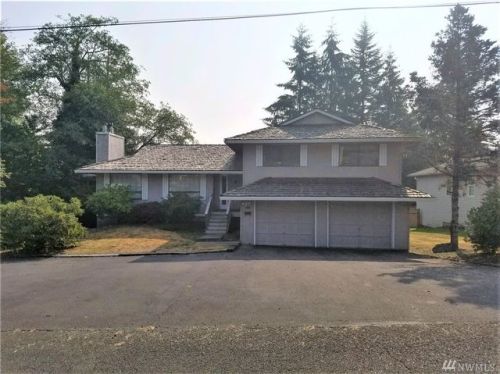1017 Ballentine St, Raymond, WA 98577-4605