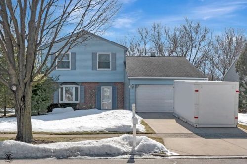 777 Appletree Ln, Hanover Park, IL 60103-5844