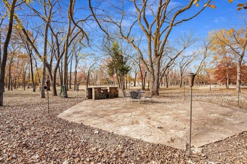 7200 Brady Oaks Dr, Fort Worth TX  76135-9055 exterior